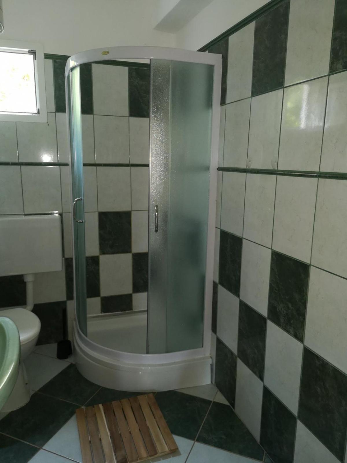 Stara Baška Apartments Bassi מראה חיצוני תמונה